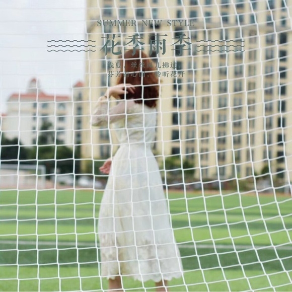 Lace dress - Picture 1 of 10